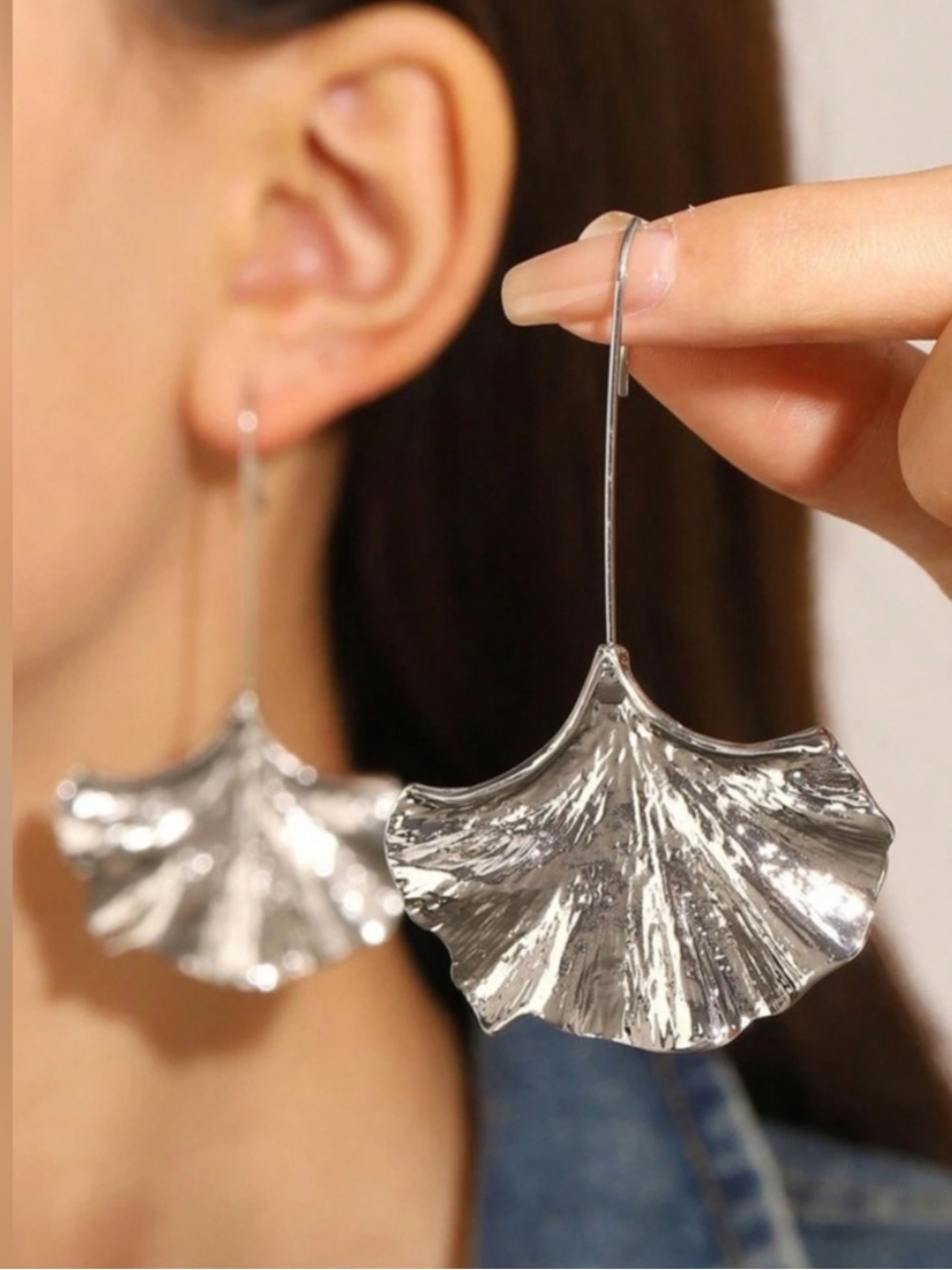KK GWEN Ginkgo Leaf Silver Tone Earrings NWOT